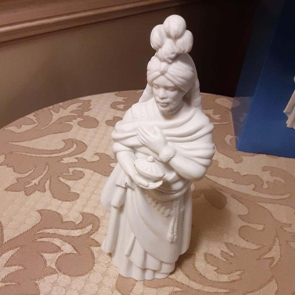 Avon Nativity Collectibles Magi-Kaspar Porcelain Figurine